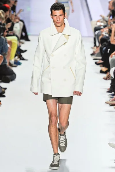 Look 15